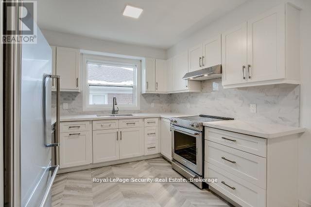2 - 109 Stephen Drive, Toronto, Ontario  M8Y 3M8 - Photo 6 - W12964106