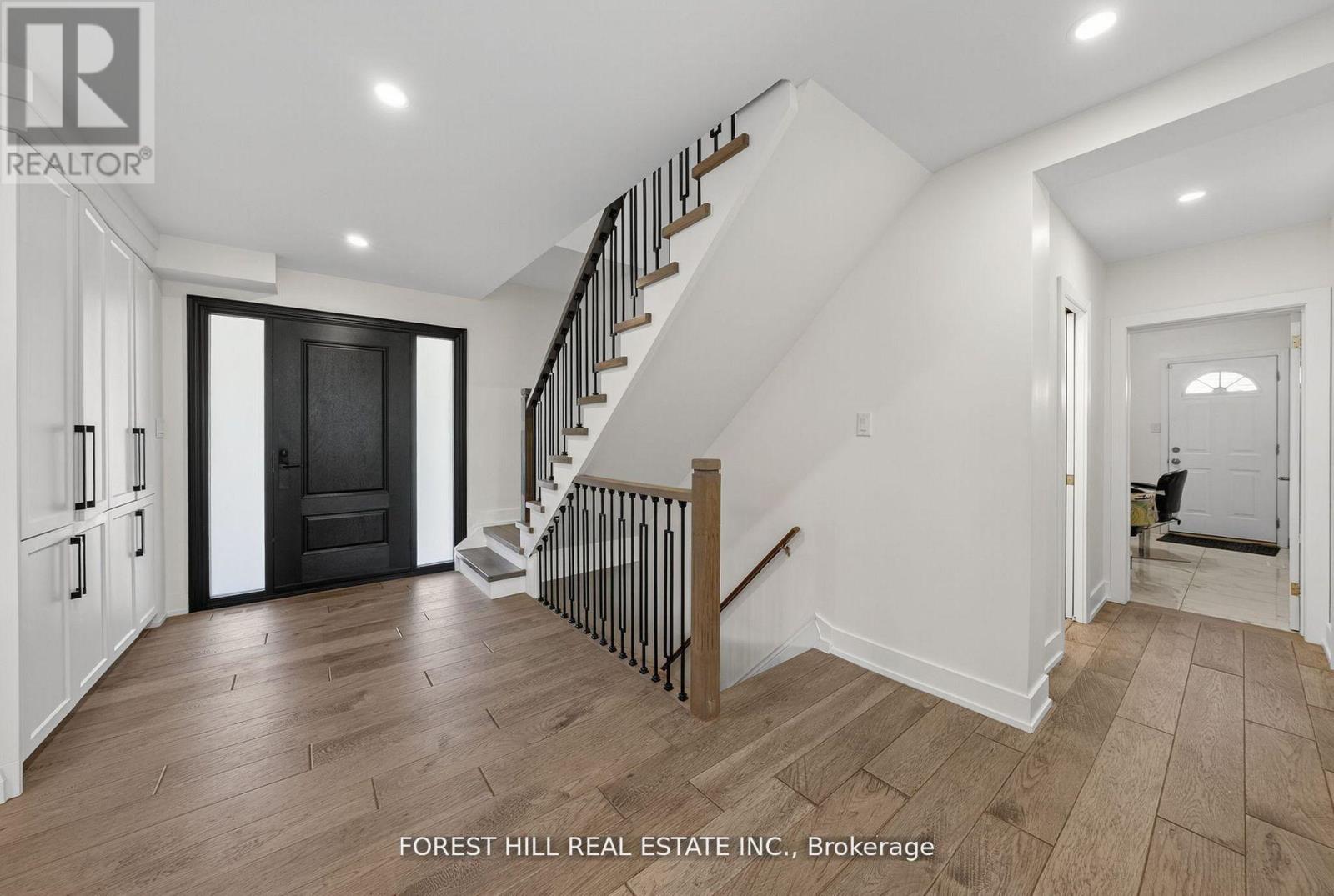 37 Cherry Post Crescent, Toronto, Ontario  M9C 2J9 - Photo 5 - W12964188