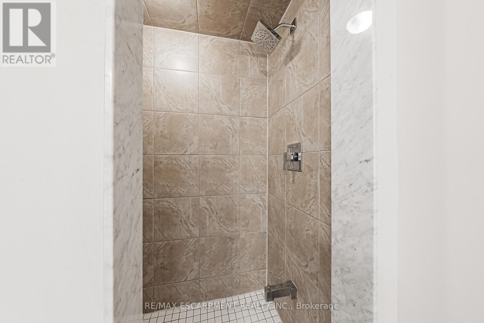 4 - 2220 Queensway Drive, Burlington, Ontario  L7R 0E7 - Photo 26 - W12964204