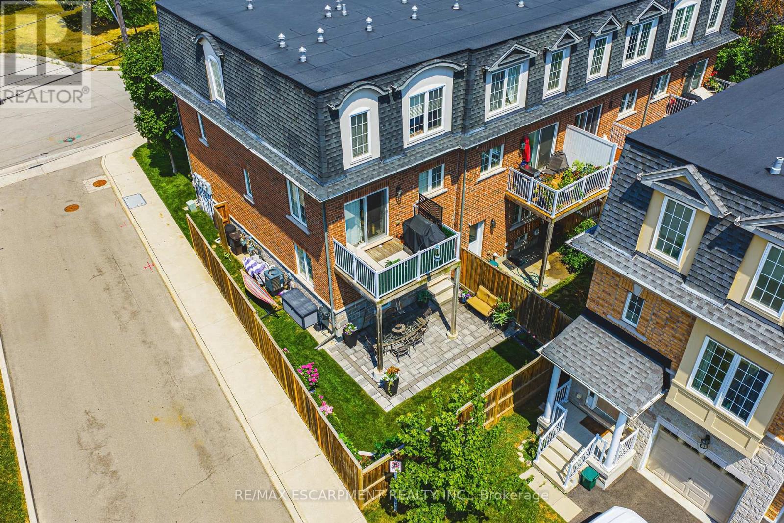 4 - 2220 Queensway Drive, Burlington, Ontario  L7R 0E7 - Photo 5 - W12964204