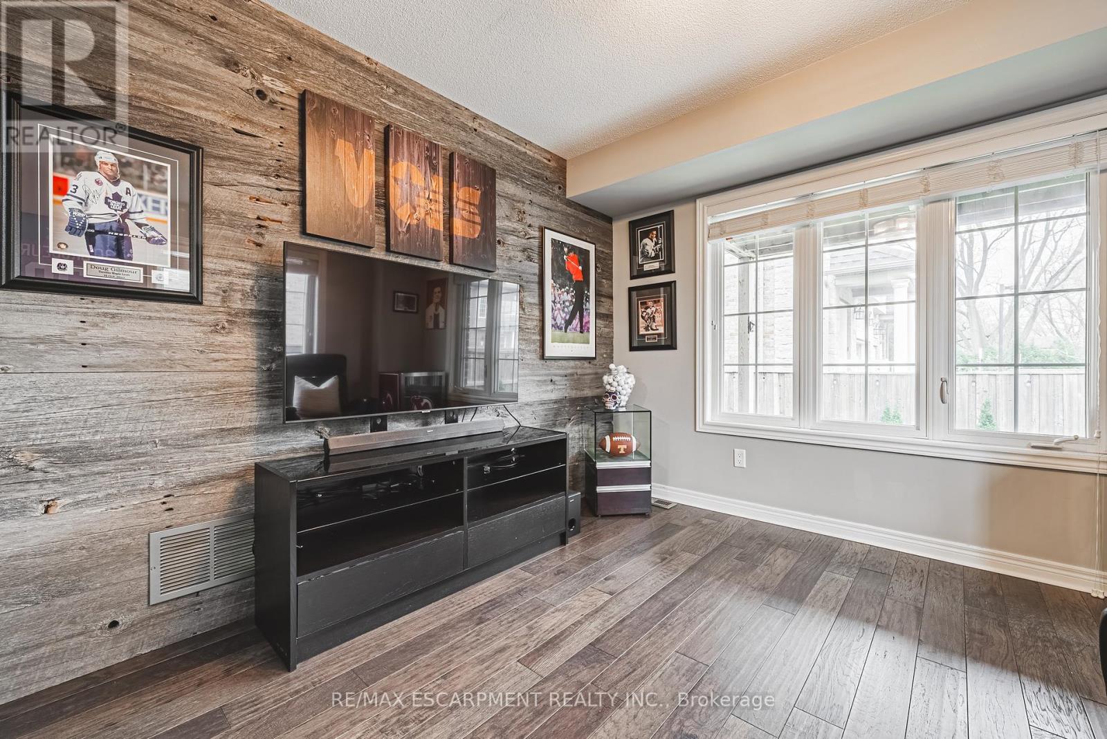 4 - 2220 Queensway Drive, Burlington, Ontario  L7R 0E7 - Photo 7 - W12964204