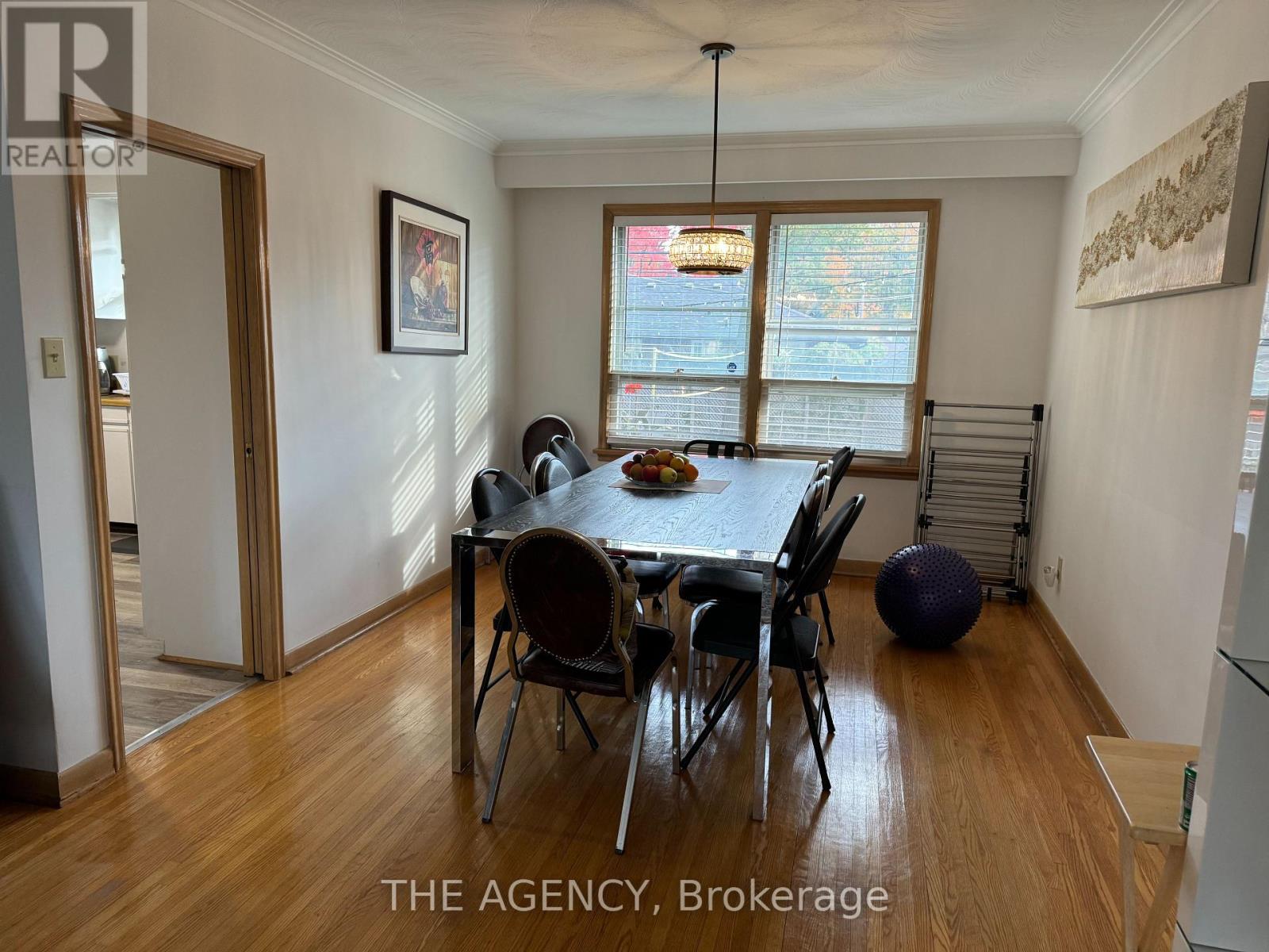 Main - 64 Farningham Crescent, Toronto, Ontario  M9B 3B6 - Photo 5 - W12964214