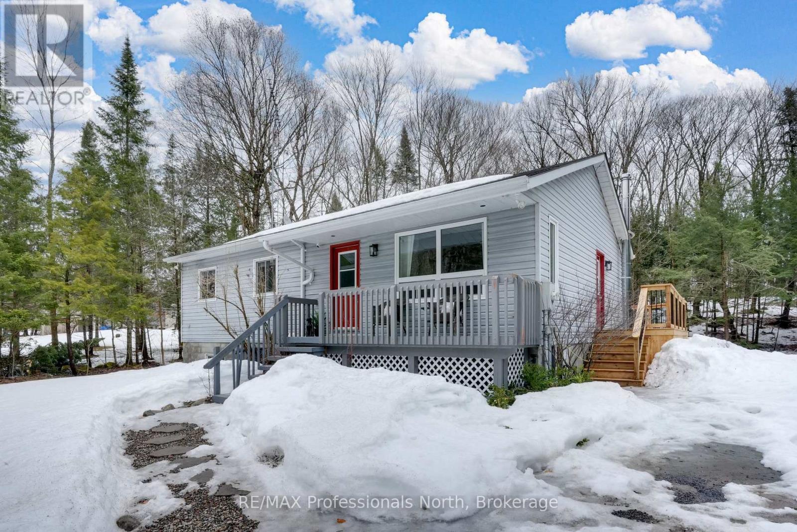 99 Vernon Lane, Huntsville, Ontario  P1H 2J2 - Photo 2 - X12964314