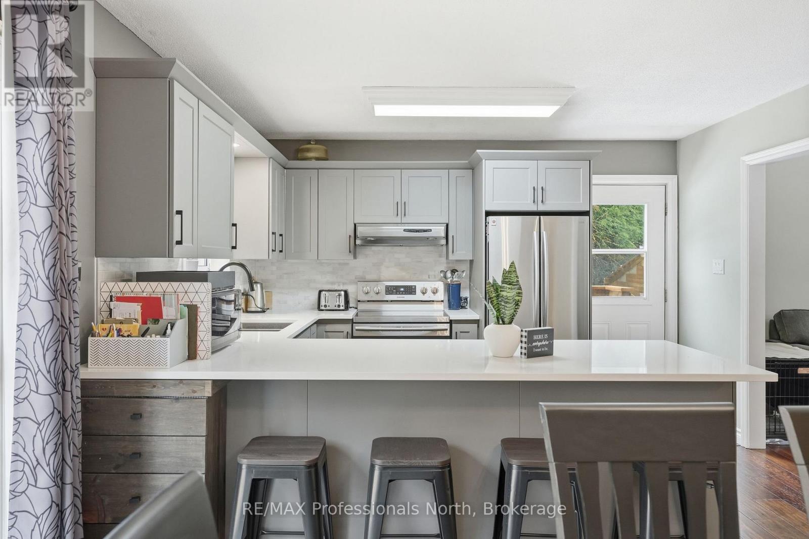 99 Vernon Lane, Huntsville, Ontario  P1H 2J2 - Photo 8 - X12964314