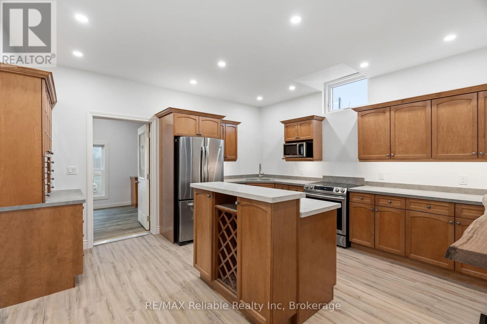 271 Main Street, Central Huron, Ontario  N0M 2H0 - Photo 13 - X12964392