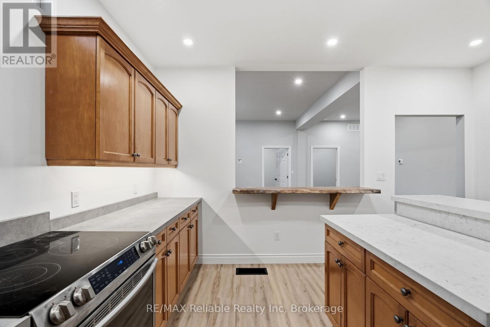 271 Main Street, Central Huron, Ontario  N0M 2H0 - Photo 15 - X12964392