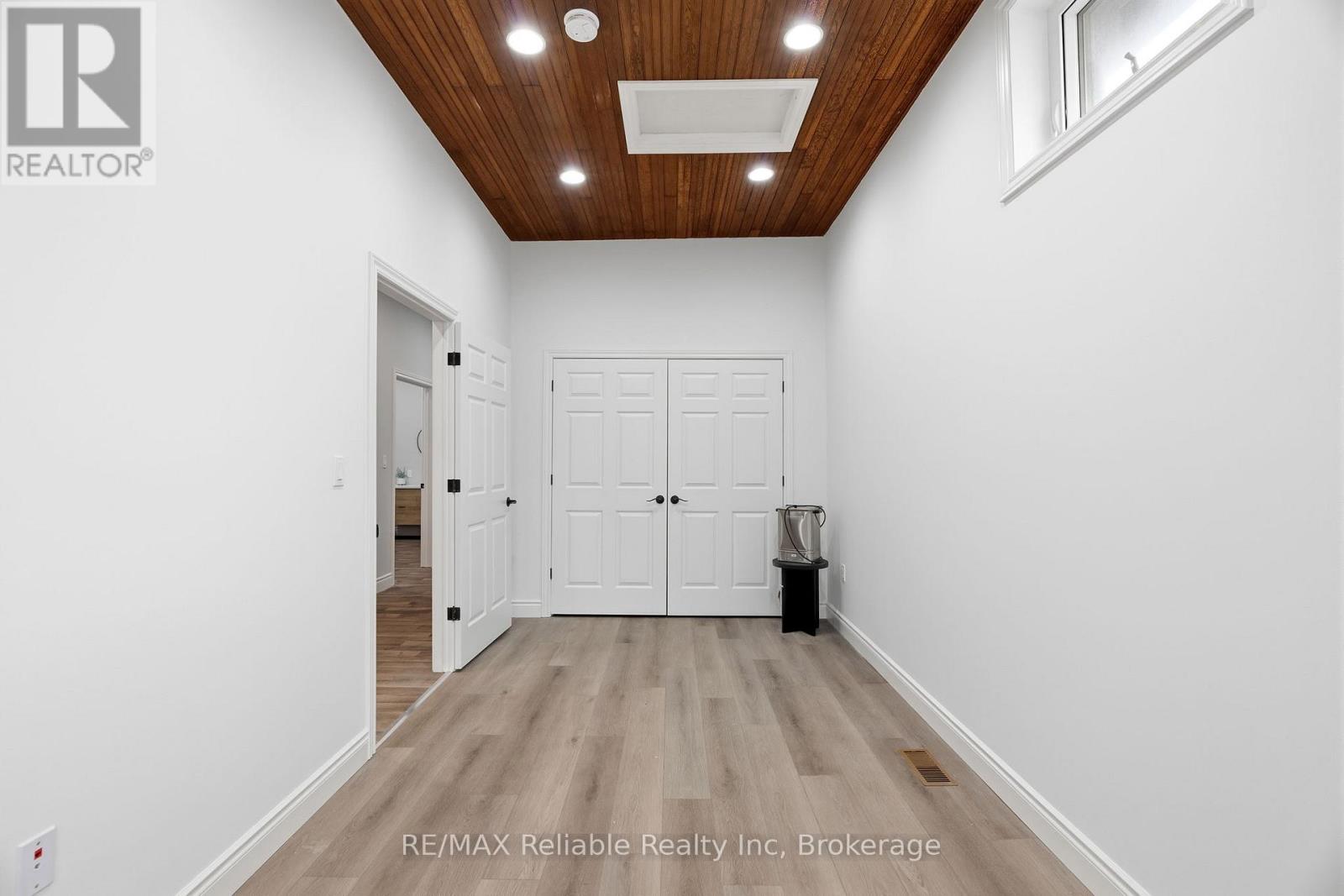 271 Main Street, Central Huron, Ontario  N0M 2H0 - Photo 4 - X12964392