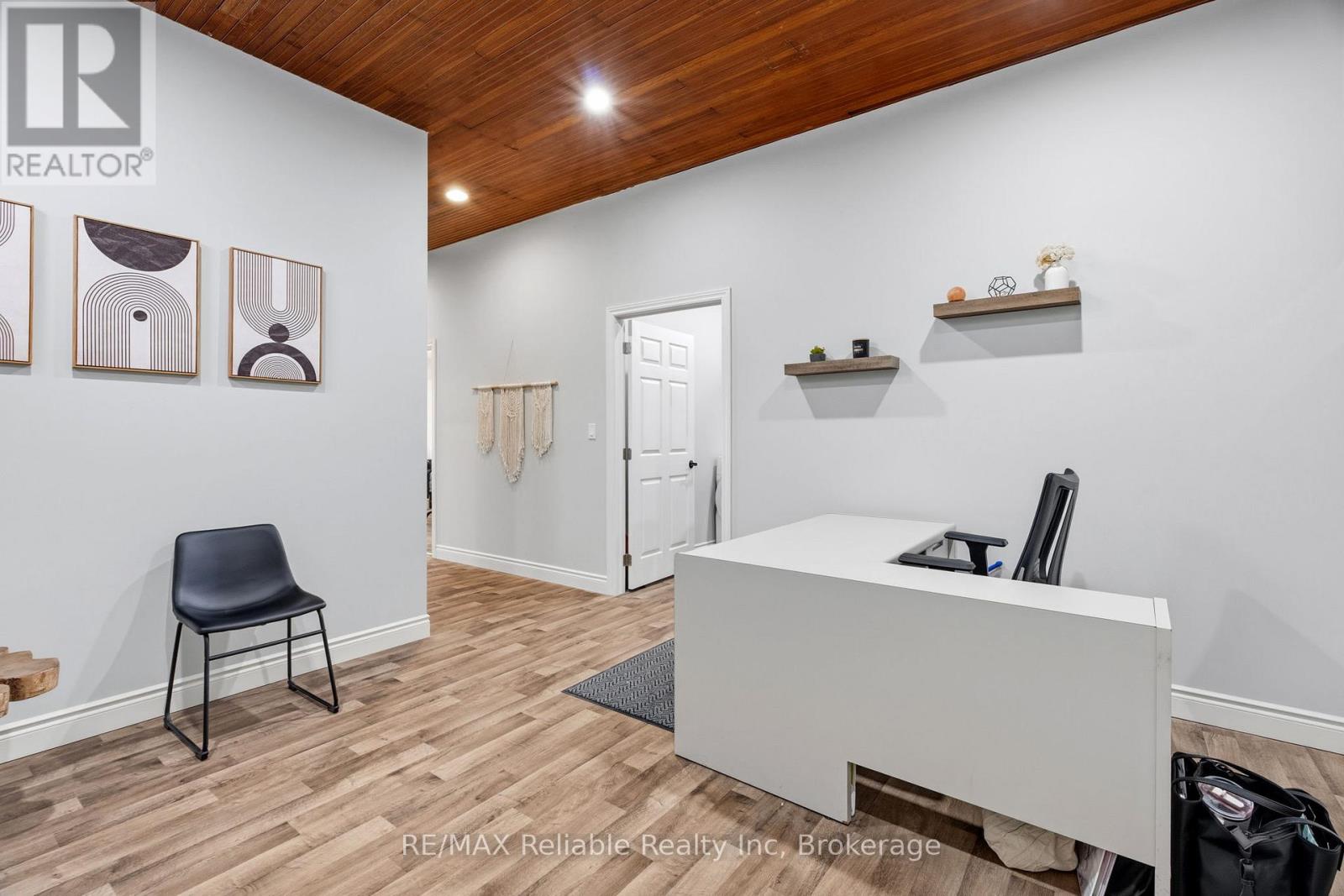 271 Main Street, Central Huron, Ontario  N0M 2H0 - Photo 10 - X12964398