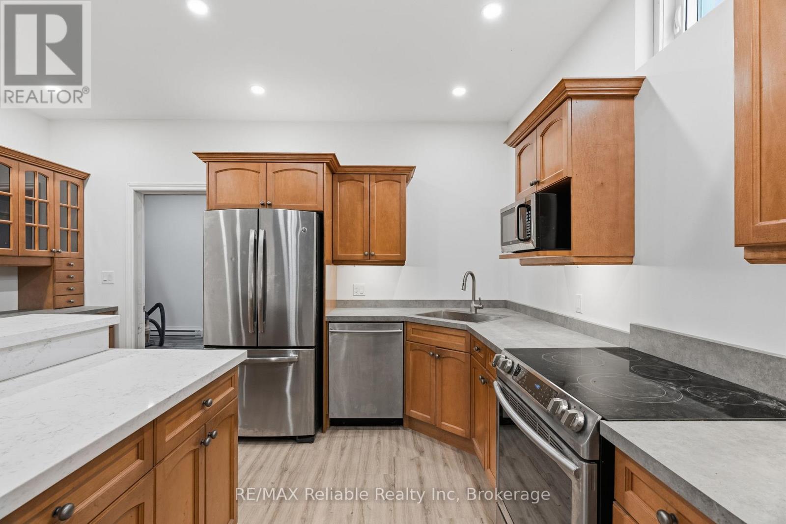 271 Main Street, Central Huron, Ontario  N0M 2H0 - Photo 15 - X12964398