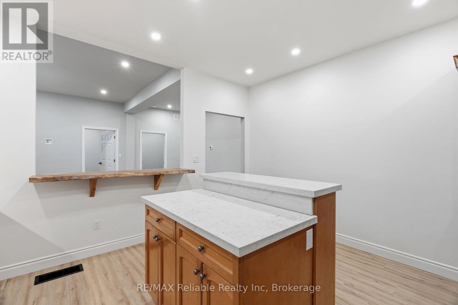 271 Main Street, Central Huron, Ontario  N0M 2H0 - Photo 17 - X12964398