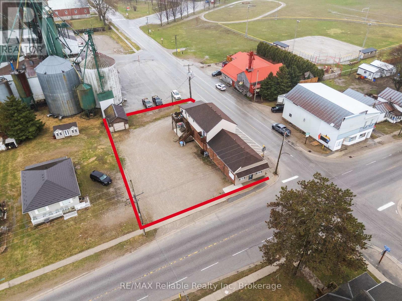 271 Main Street, Central Huron, Ontario  N0M 2H0 - Photo 4 - X12964398