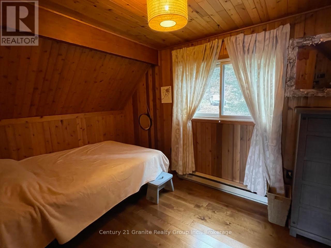 1038 Broken Paddle Road, Dysart Et Al, Ontario  K0M 1S0 - Photo 18 - X12964450