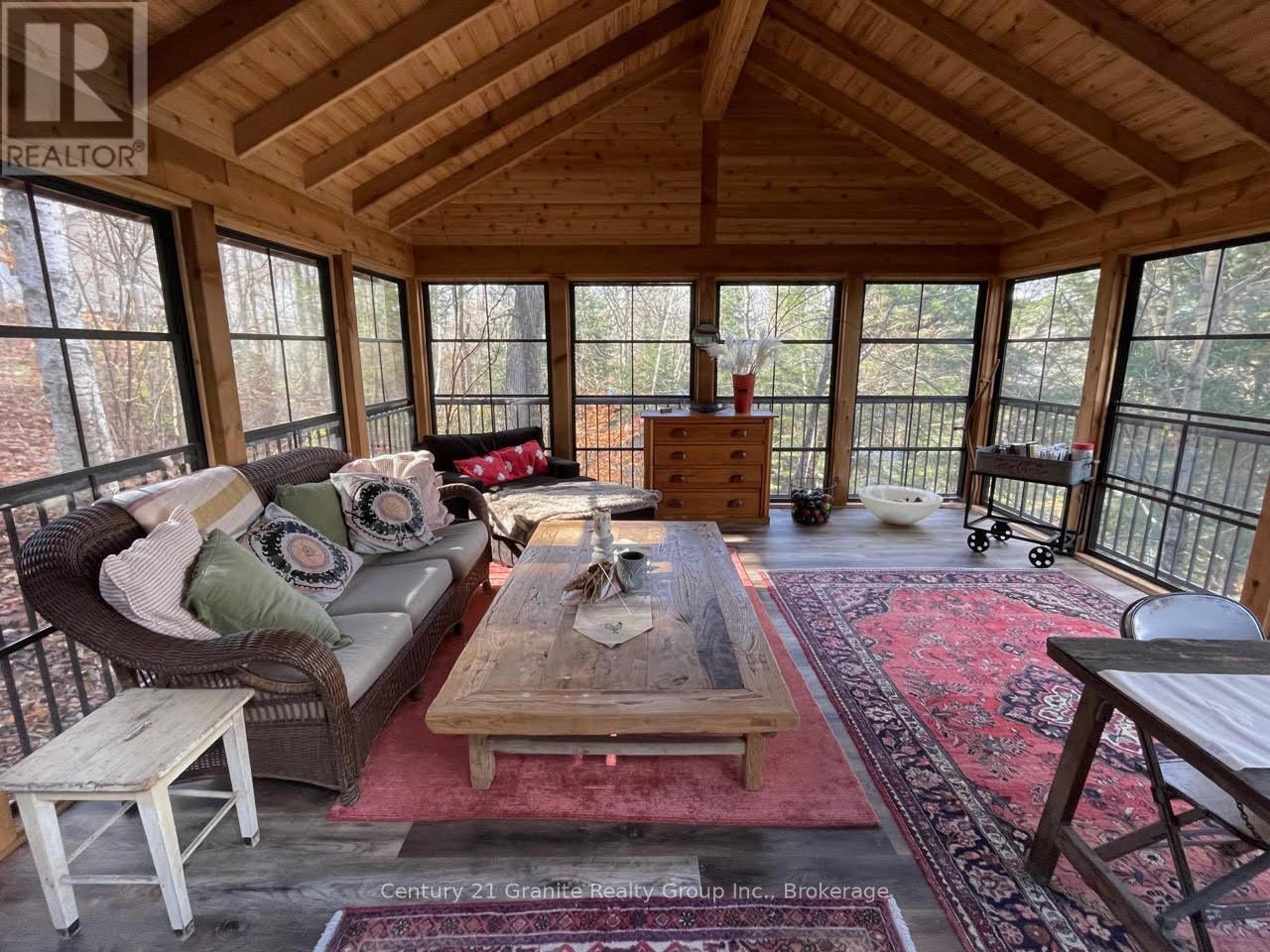 1038 Broken Paddle Road, Dysart Et Al, Ontario  K0M 1S0 - Photo 6 - X12964450