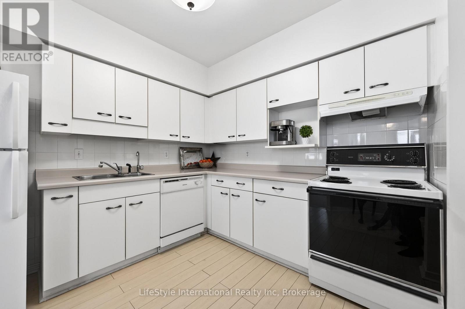 103 - 208 Silvercreek Parkway N, Guelph, Ontario  N1H 8H2 - Photo 5 - X12964520