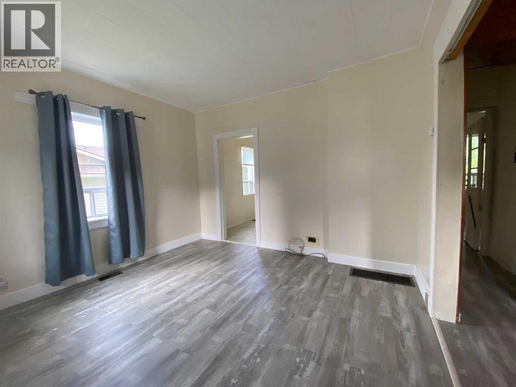 20630 25 Avenue, Bellevue, Alberta  T0K 0C0 - Photo 11 - A2296813