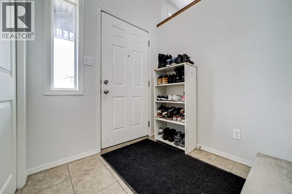 136 Jessie Robinson Close N, Lethbridge, Alberta  T1H 3Y8 - Photo 3 - A2299075