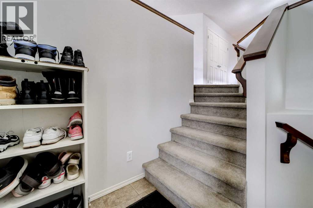 136 Jessie Robinson Close N, Lethbridge, Alberta  T1H 3Y8 - Photo 4 - A2299075