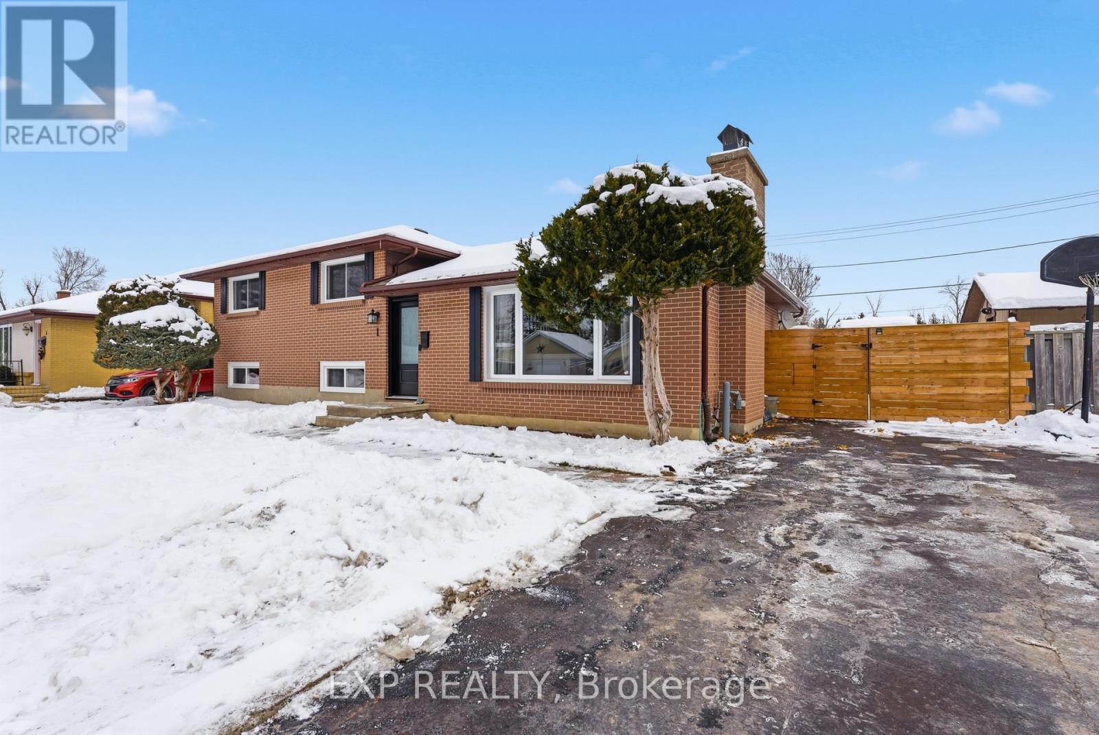 1 Nelles Avenue, Quinte West, Ontario  K8V 3A6 - Photo 3 - X12964258