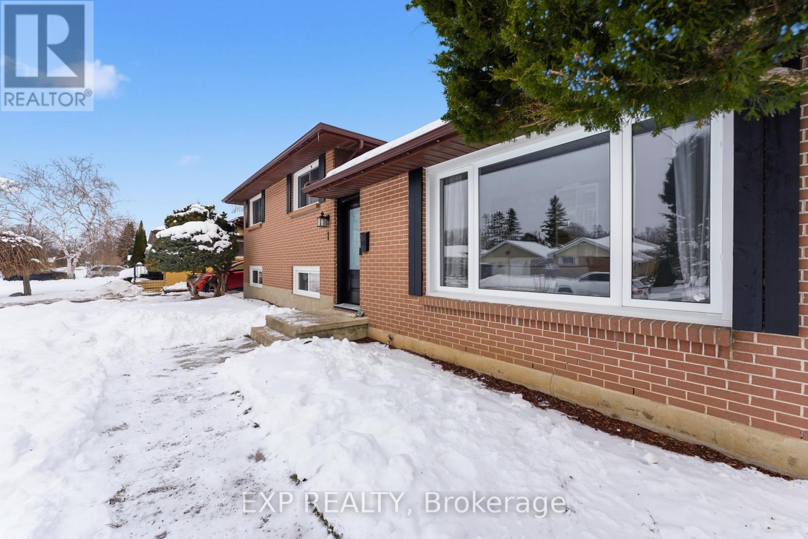 1 Nelles Avenue, Quinte West, Ontario  K8V 3A6 - Photo 4 - X12964258