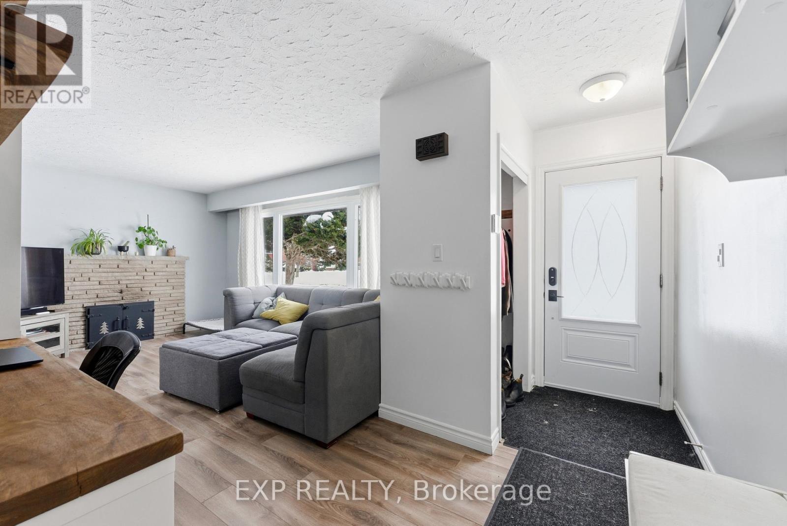 1 Nelles Avenue, Quinte West, Ontario  K8V 3A6 - Photo 5 - X12964258