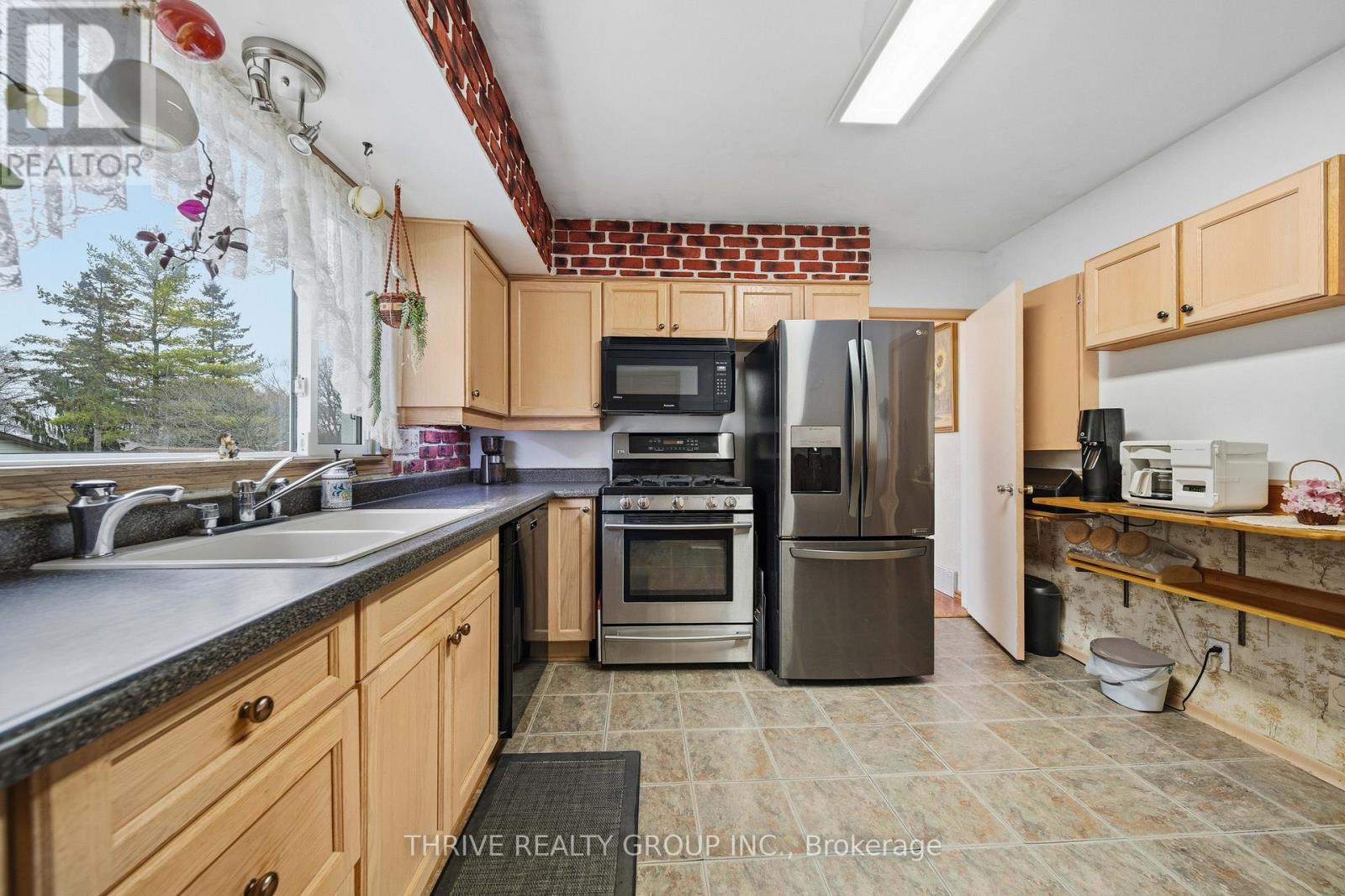 6 Southwood Crescent, London South (South D), Ontario  N6J 1S9 - Photo 15 - X12964266