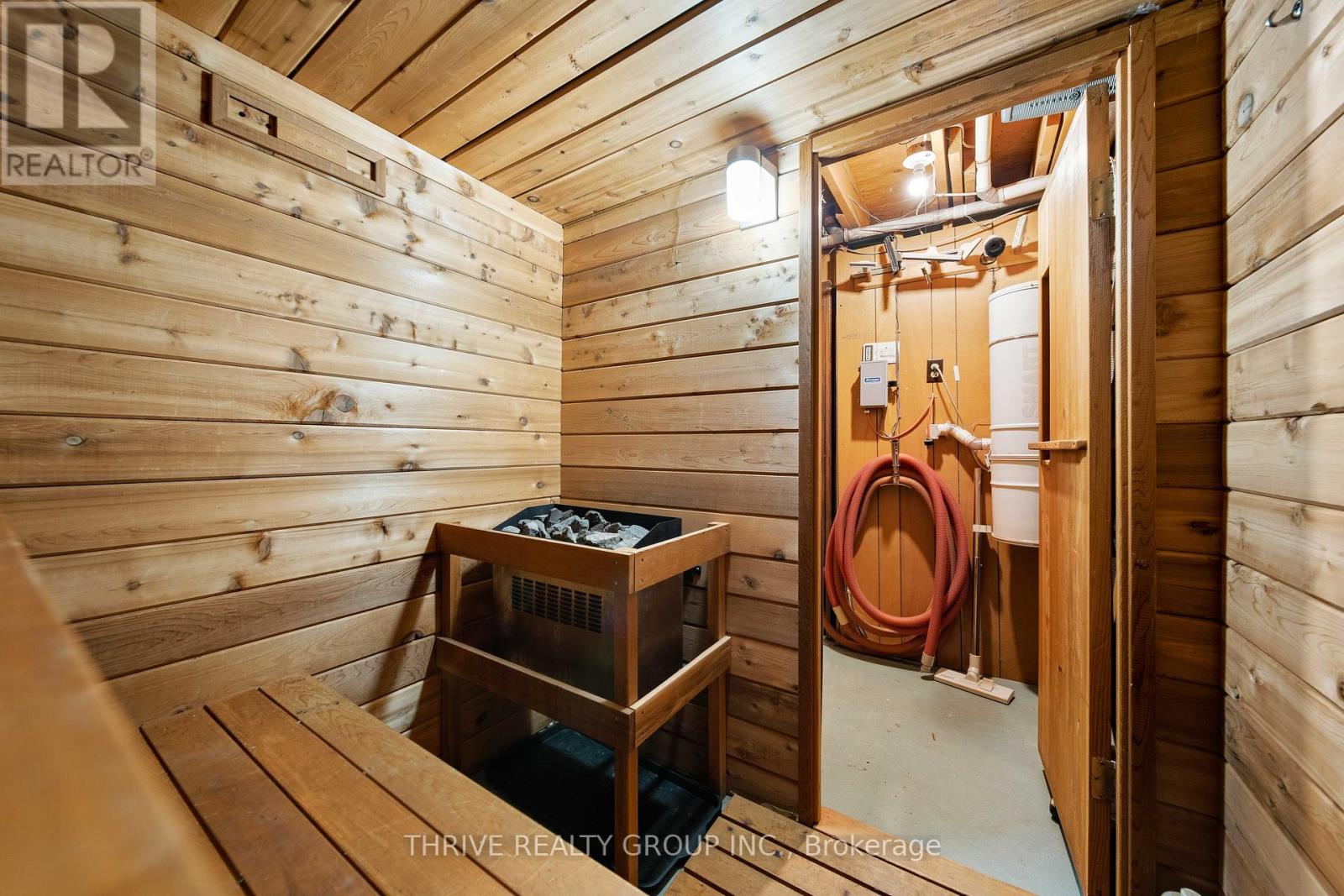 6 Southwood Crescent, London South (South D), Ontario  N6J 1S9 - Photo 36 - X12964266