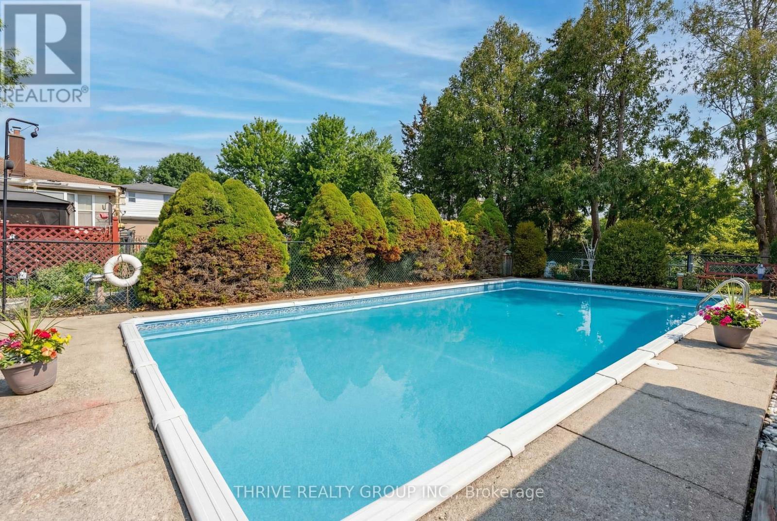 6 Southwood Crescent, London South (South D), Ontario  N6J 1S9 - Photo 4 - X12964266