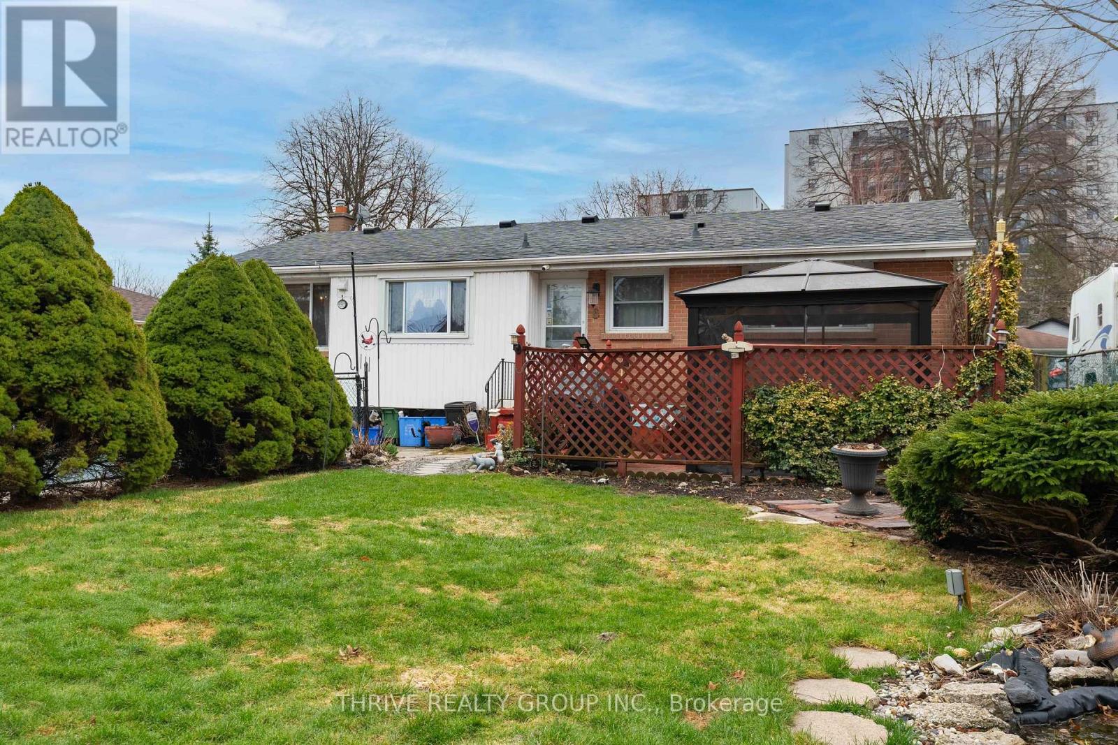 6 Southwood Crescent, London South (South D), Ontario  N6J 1S9 - Photo 41 - X12964266