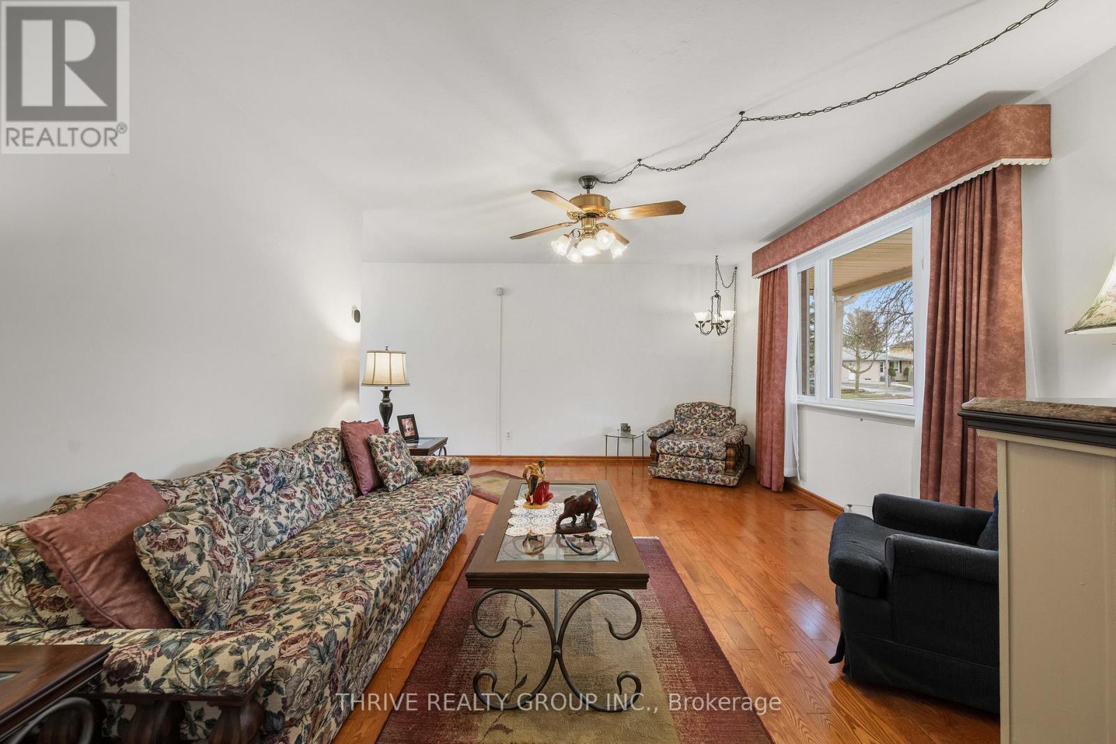 6 Southwood Crescent, London South (South D), Ontario  N6J 1S9 - Photo 9 - X12964266