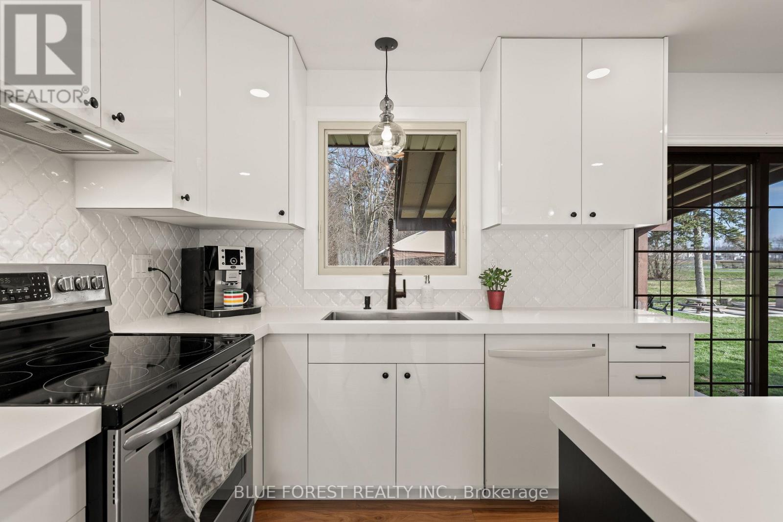 6742 James Street, London South, Ontario  N6P 1A6 - Photo 10 - X12964338