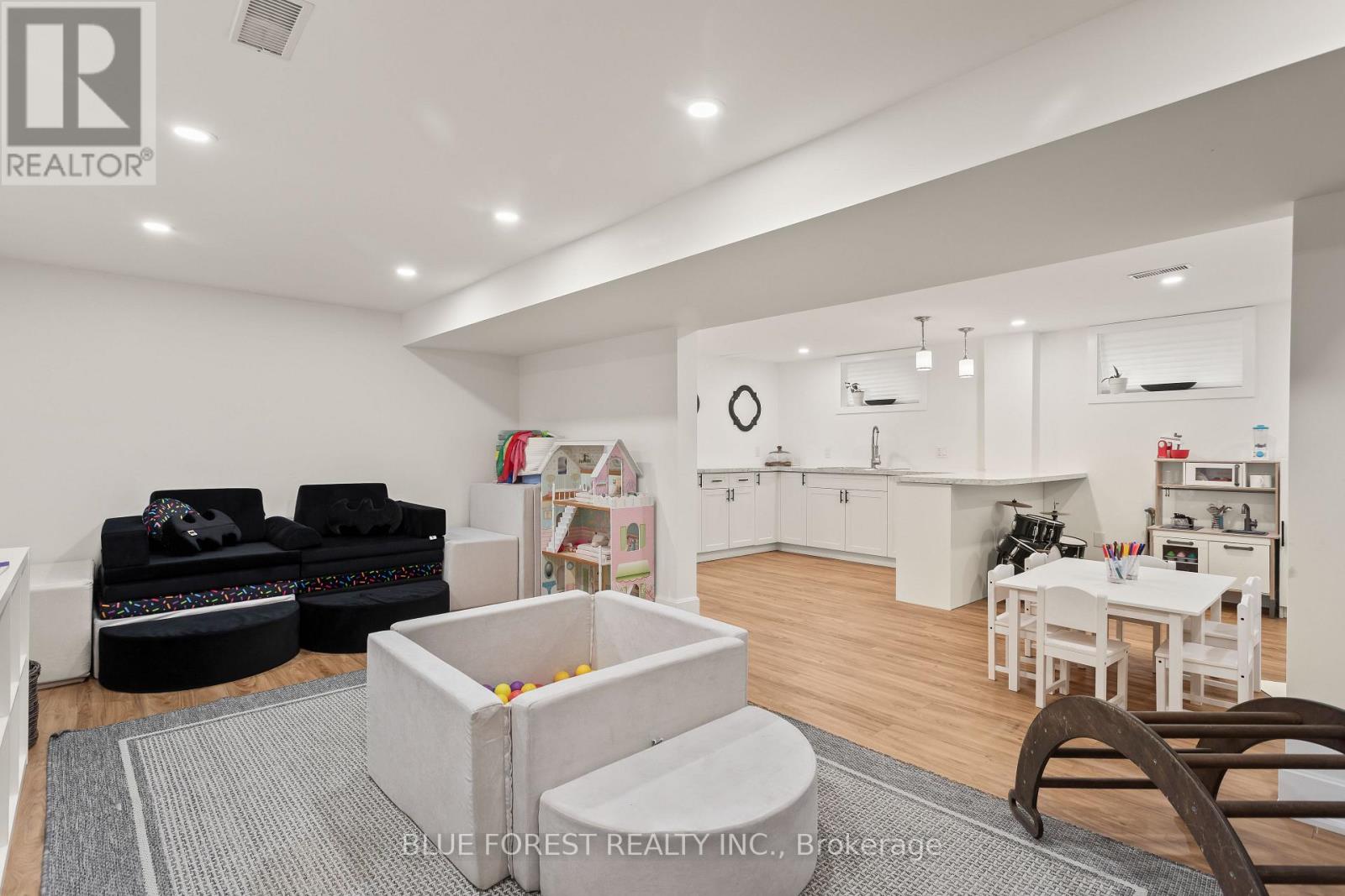 6742 James Street, London South, Ontario  N6P 1A6 - Photo 25 - X12964338