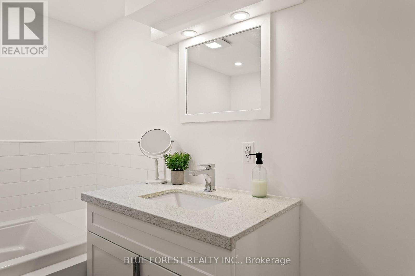 6742 James Street, London South, Ontario  N6P 1A6 - Photo 28 - X12964338