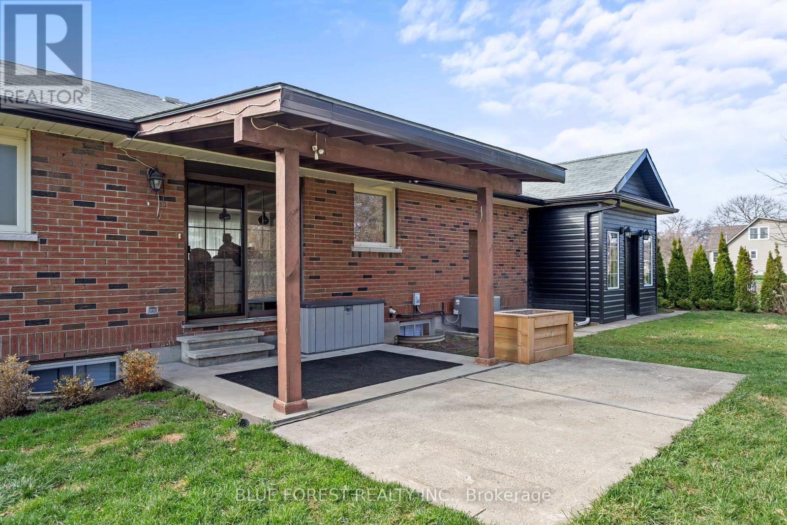 6742 James Street, London South, Ontario  N6P 1A6 - Photo 32 - X12964338