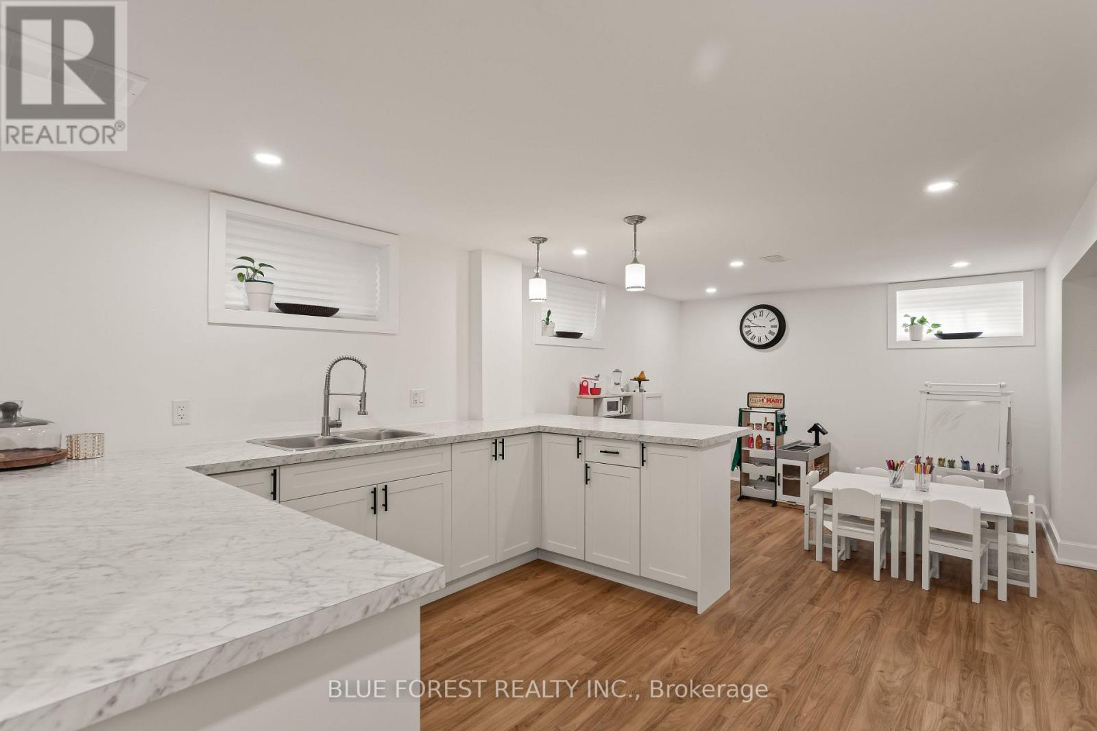 6742 James Street, London South, Ontario  N6P 1A6 - Photo 35 - X12964338