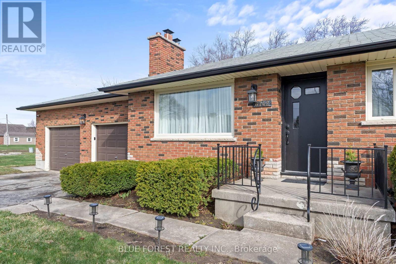 6742 James Street, London South, Ontario  N6P 1A6 - Photo 4 - X12964338