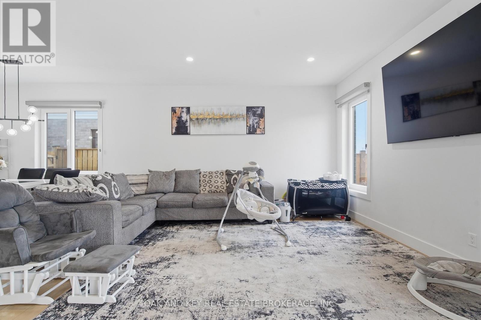 25 Alexander Circle, Strathroy-Caradoc, Ontario  N7G 0B4 - Photo 11 - X12964352