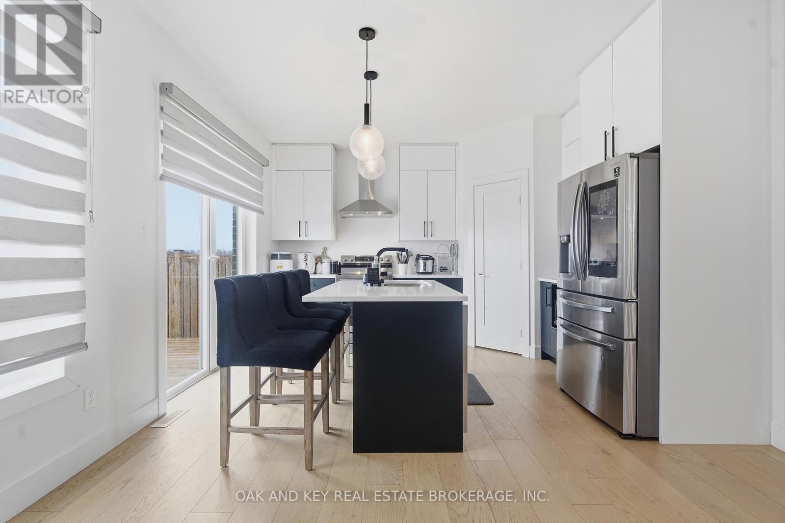 25 Alexander Circle, Strathroy-Caradoc, Ontario  N7G 0B4 - Photo 13 - X12964352