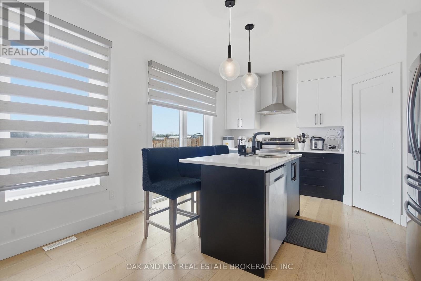 25 Alexander Circle, Strathroy-Caradoc, Ontario  N7G 0B4 - Photo 14 - X12964352