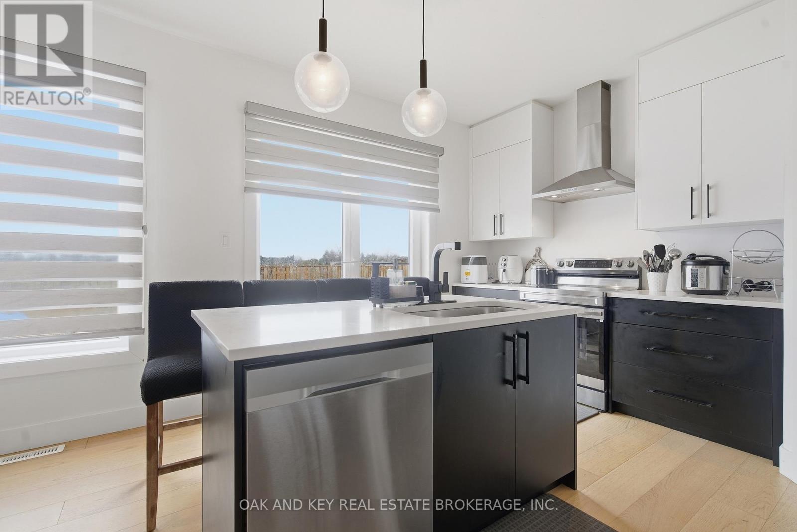 25 Alexander Circle, Strathroy-Caradoc, Ontario  N7G 0B4 - Photo 15 - X12964352