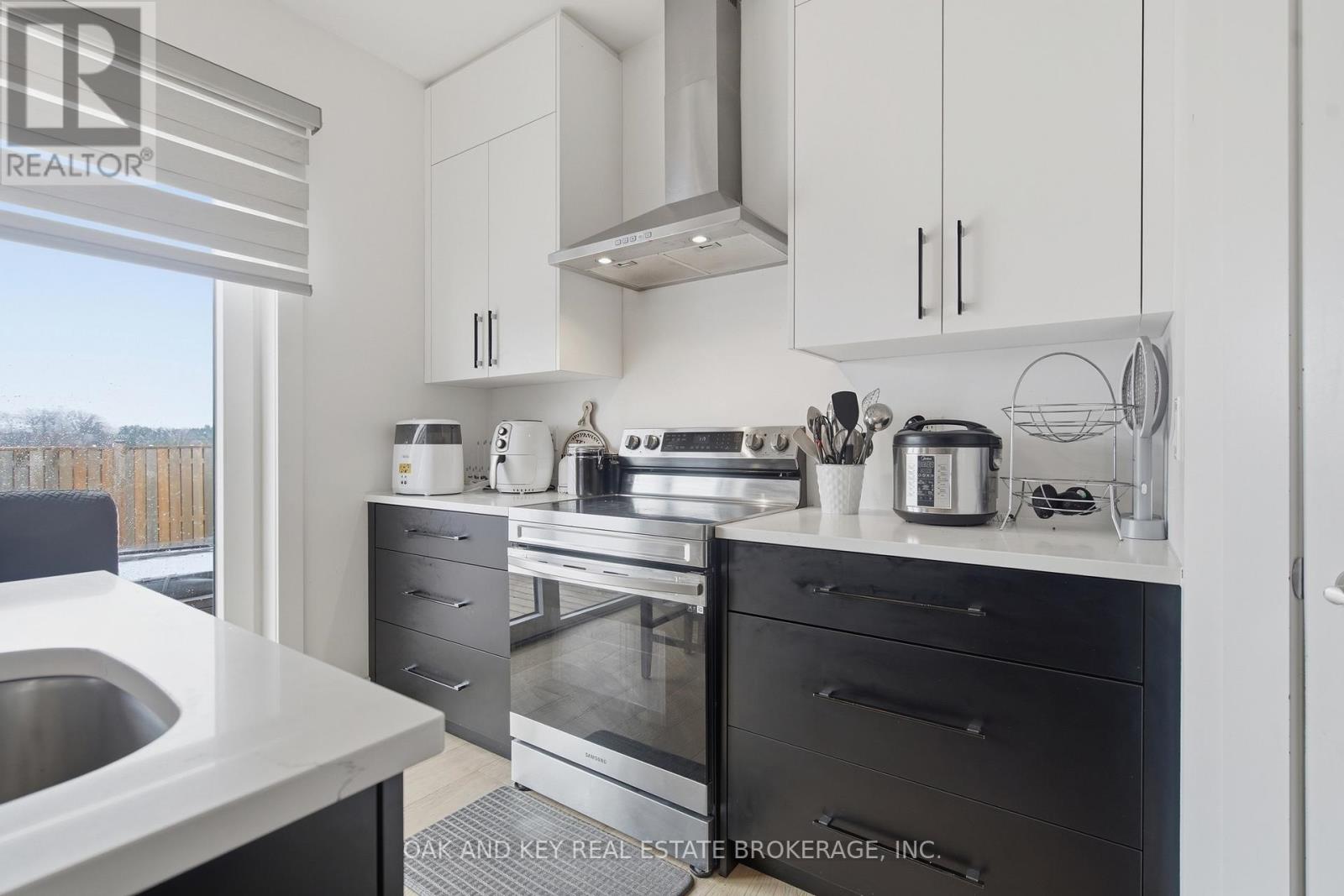 25 Alexander Circle, Strathroy-Caradoc, Ontario  N7G 0B4 - Photo 16 - X12964352