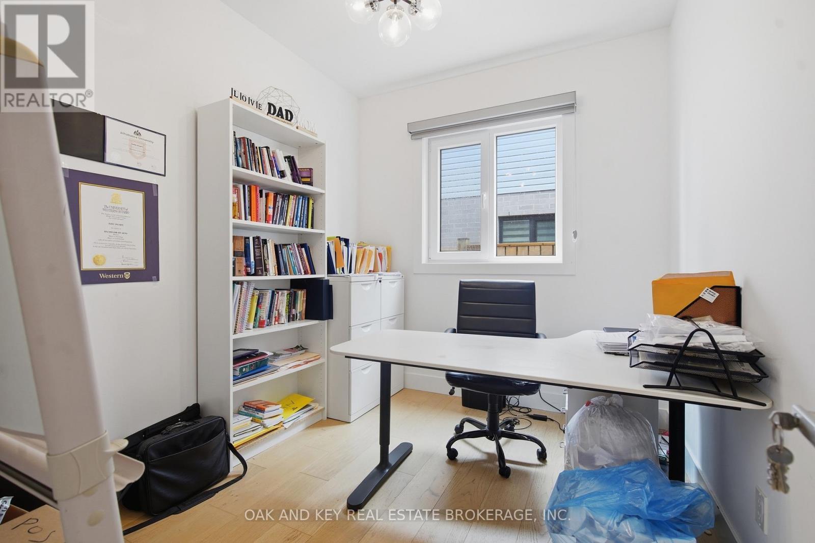 25 Alexander Circle, Strathroy-Caradoc, Ontario  N7G 0B4 - Photo 18 - X12964352