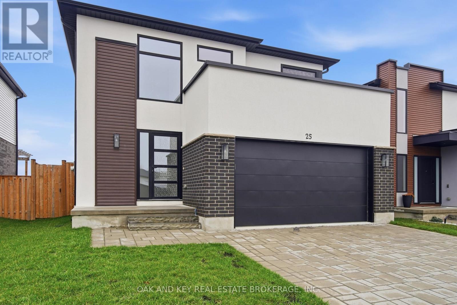 25 Alexander Circle, Strathroy-Caradoc, Ontario  N7G 0B4 - Photo 2 - X12964352