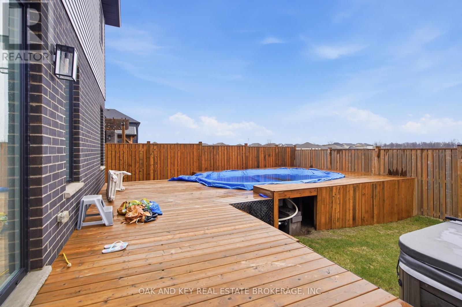 25 Alexander Circle, Strathroy-Caradoc, Ontario  N7G 0B4 - Photo 36 - X12964352