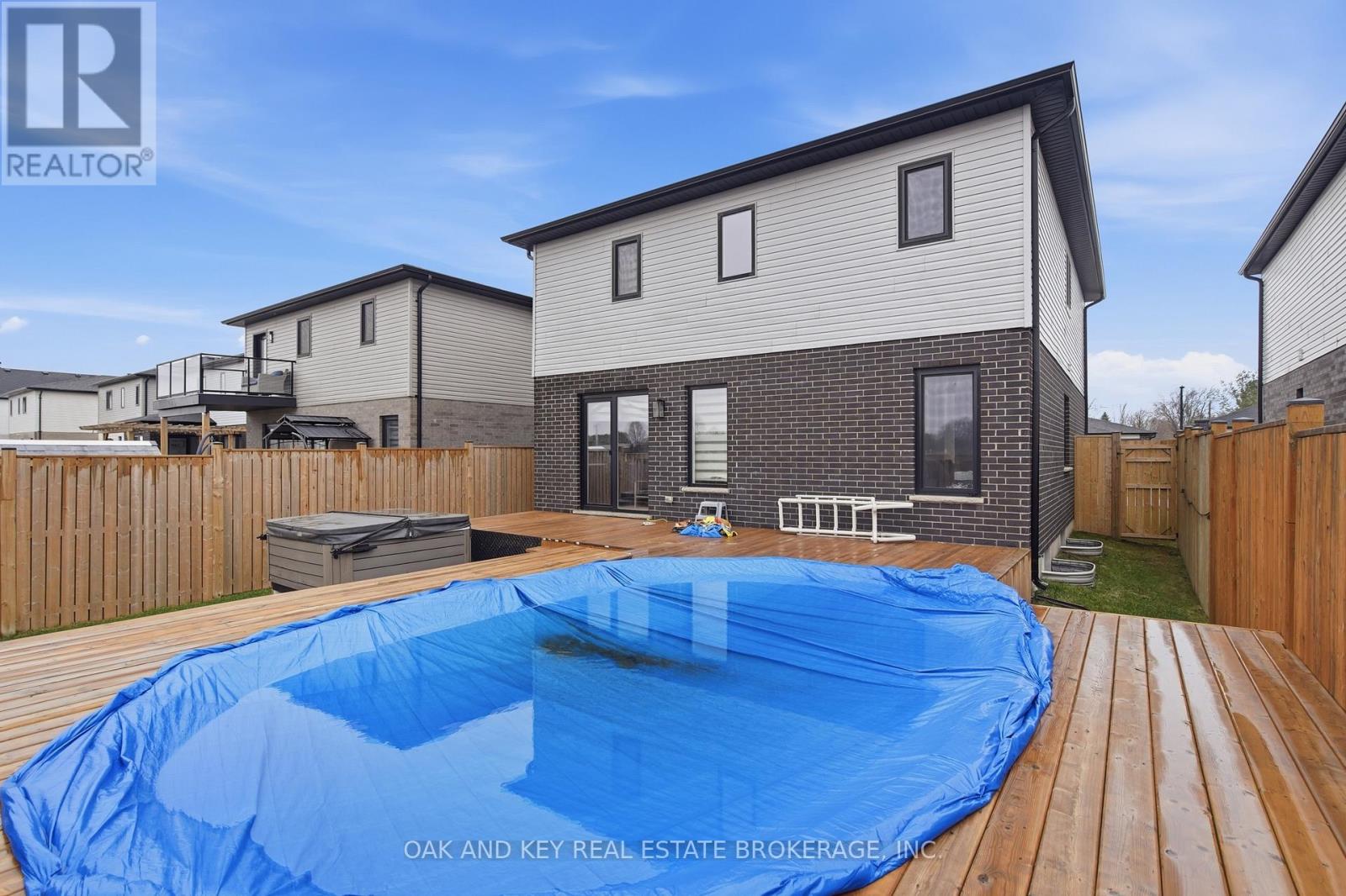 25 Alexander Circle, Strathroy-Caradoc, Ontario  N7G 0B4 - Photo 39 - X12964352