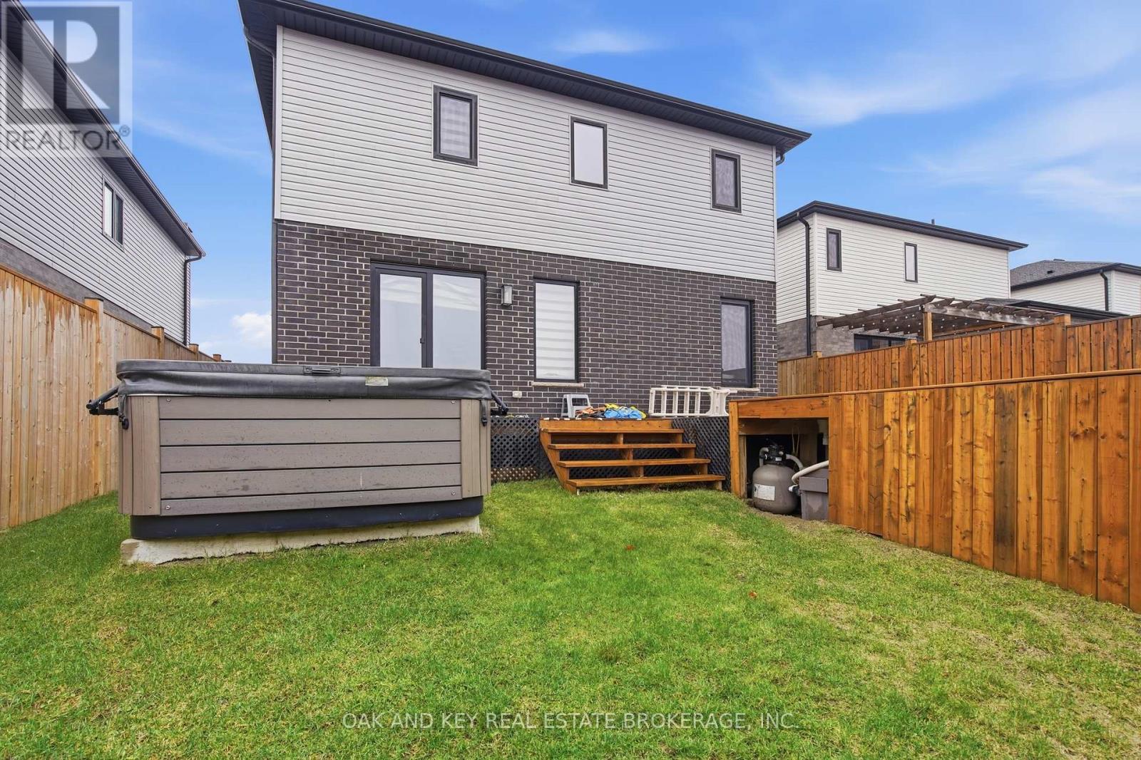 25 Alexander Circle, Strathroy-Caradoc, Ontario  N7G 0B4 - Photo 41 - X12964352