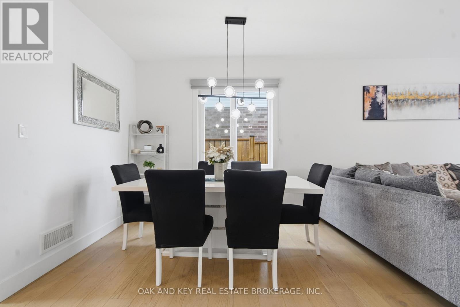 25 Alexander Circle, Strathroy-Caradoc, Ontario  N7G 0B4 - Photo 8 - X12964352