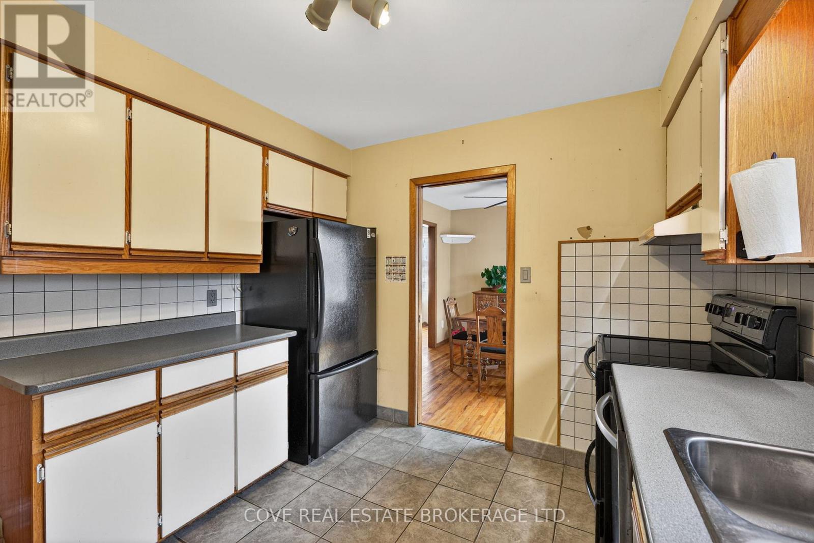 999 Willow Drive, London South (South Y), Ontario  N6E 1P4 - Photo 10 - X12964502