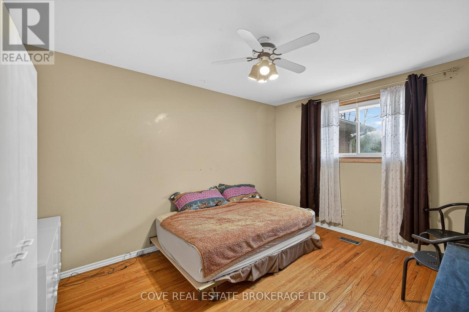999 Willow Drive, London South (South Y), Ontario  N6E 1P4 - Photo 11 - X12964502