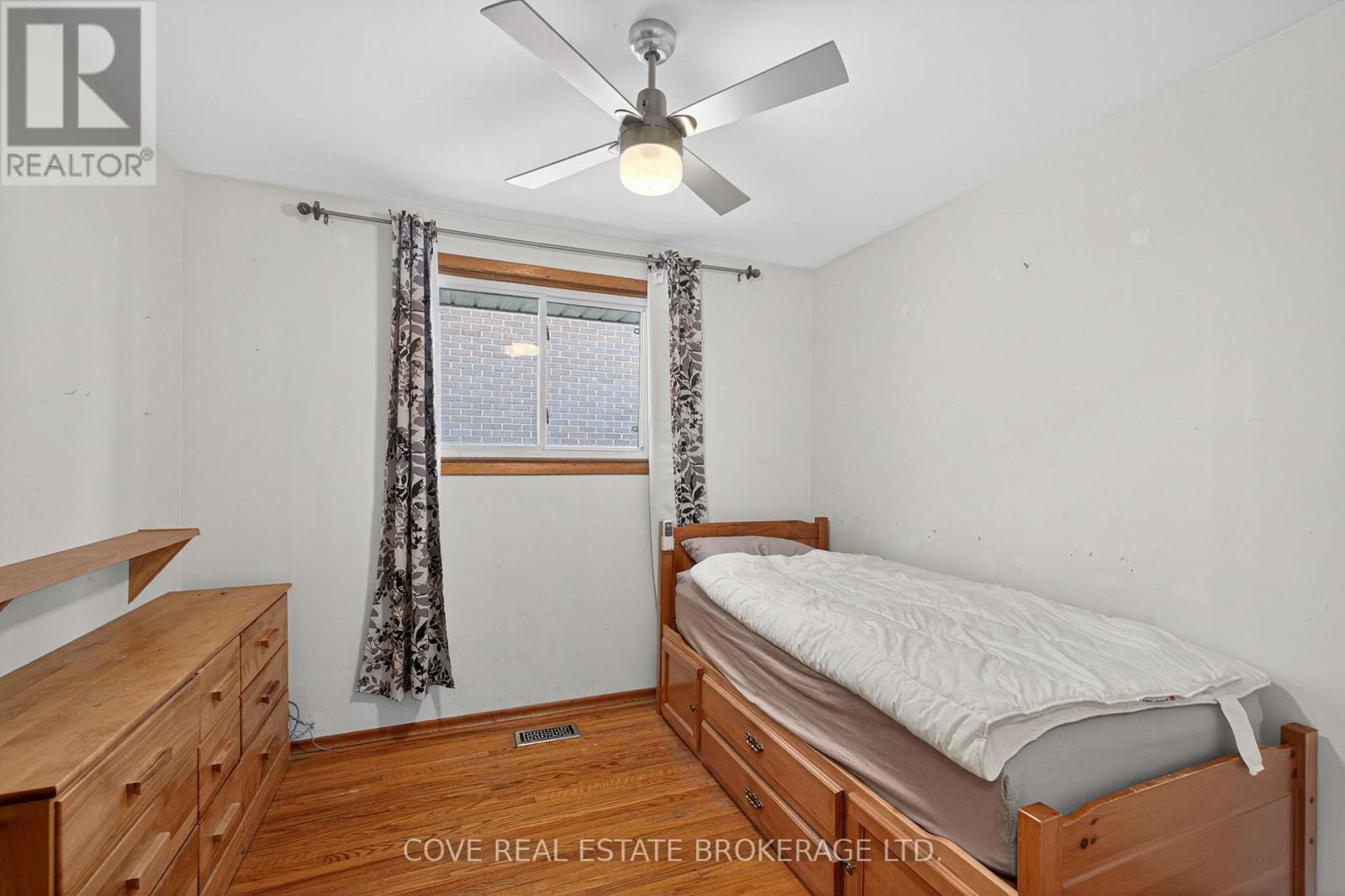 999 Willow Drive, London South (South Y), Ontario  N6E 1P4 - Photo 14 - X12964502