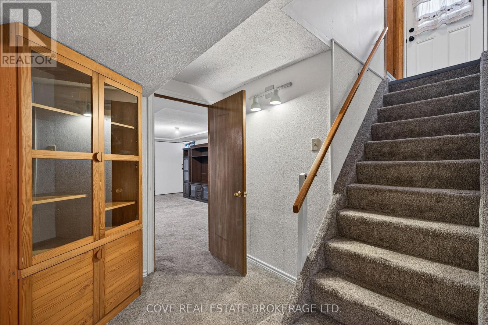 999 Willow Drive, London South (South Y), Ontario  N6E 1P4 - Photo 19 - X12964502